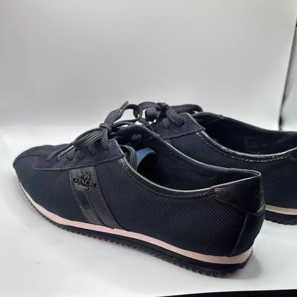 Coach, Navy Blue leather sneaker with Streamlined Design, size NEW